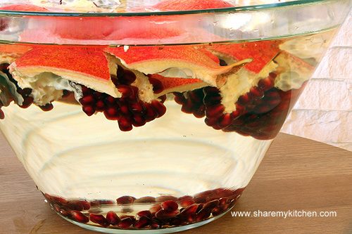 extracting-pomegranate-arils-5661224
