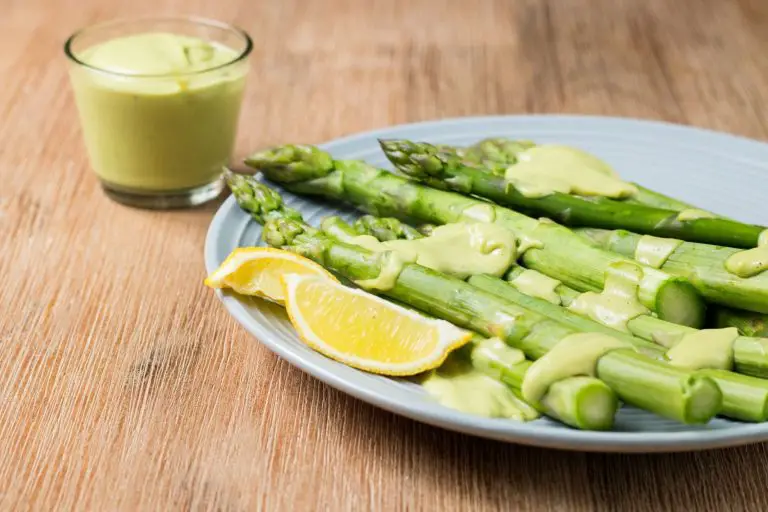 Asparagus with homemade Hollandaise sauce