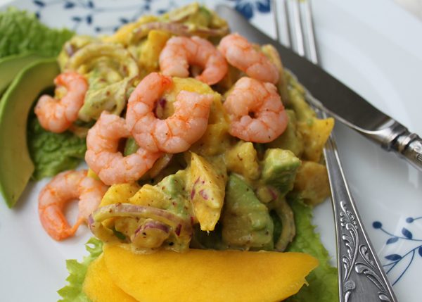 mango-avocado-and-shrimps-salad-4185393