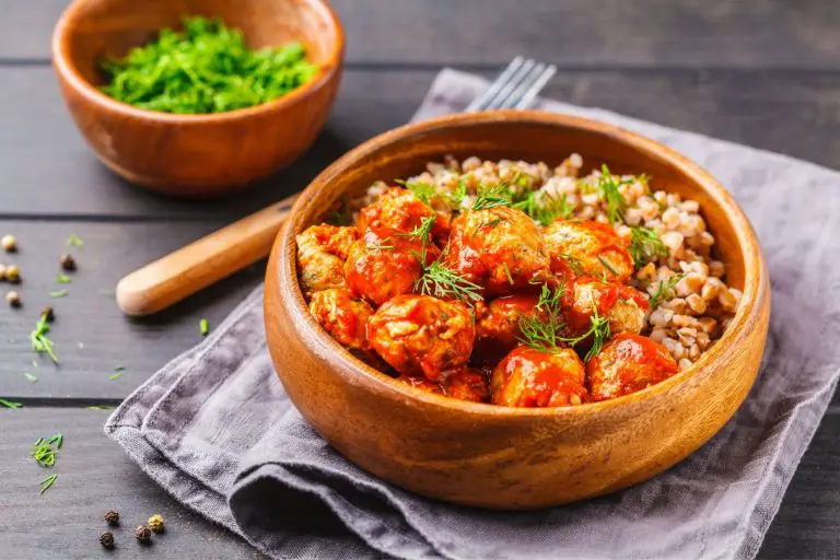 Bulgarian Meatballs In Tomato (Kyufteta po Chirpanski)