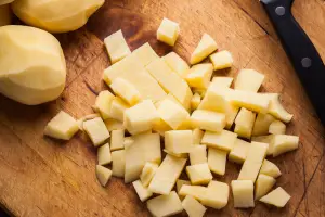 8 different slicing techniques every home cooks should know